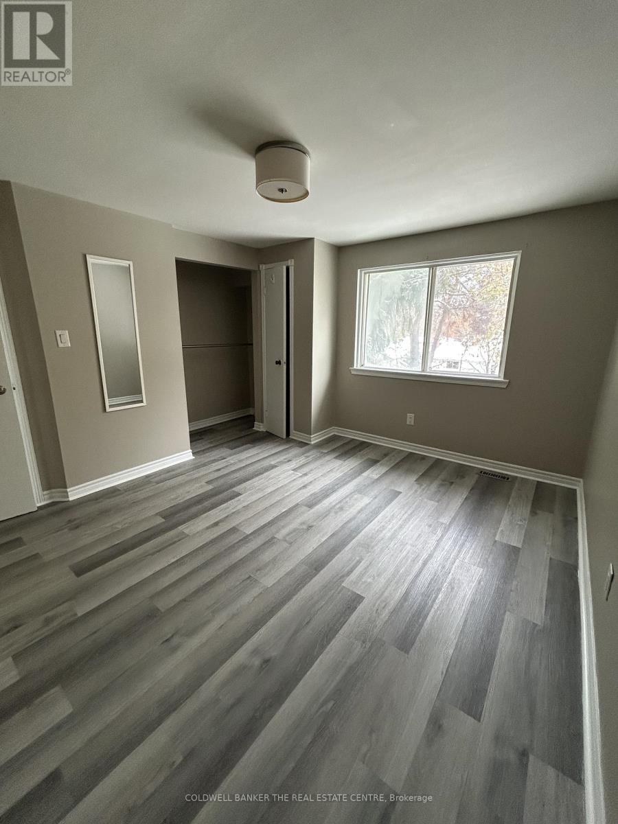 11 Chaucer Crescent, Barrie, Ontario  L4N 4T8 - Photo 8 - S12539400