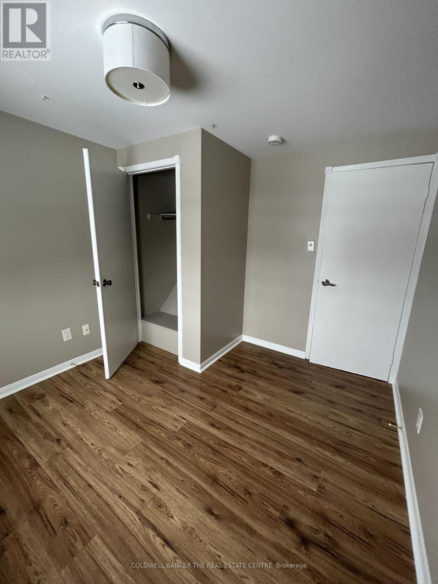 11 Chaucer Crescent, Barrie, Ontario  L4N 4T8 - Photo 9 - S12539400