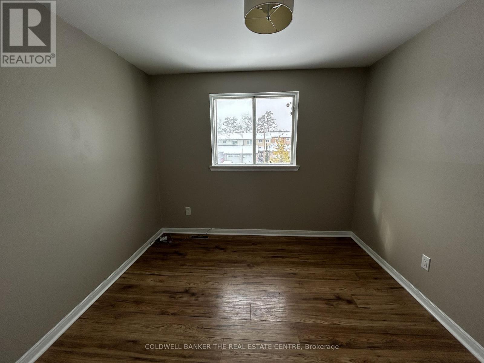 11 Chaucer Crescent, Barrie, Ontario  L4N 4T8 - Photo 10 - S12539400