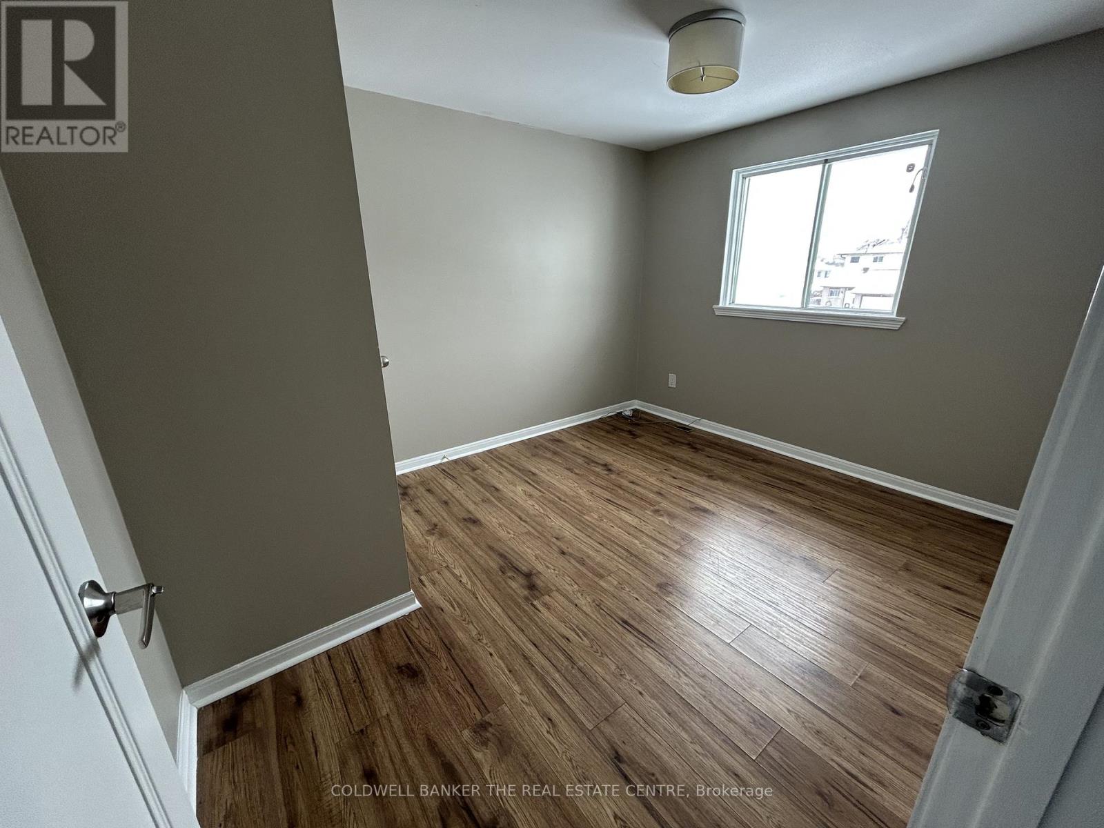 11 Chaucer Crescent, Barrie, Ontario  L4N 4T8 - Photo 6 - S12539400