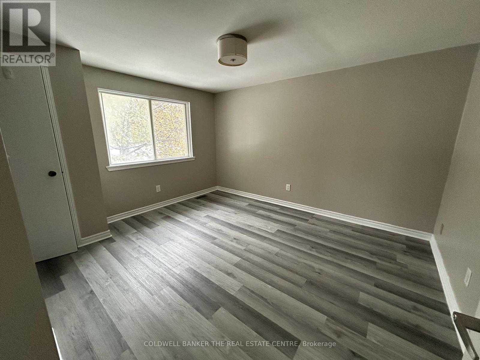 11 Chaucer Crescent, Barrie, Ontario  L4N 4T8 - Photo 7 - S12539400