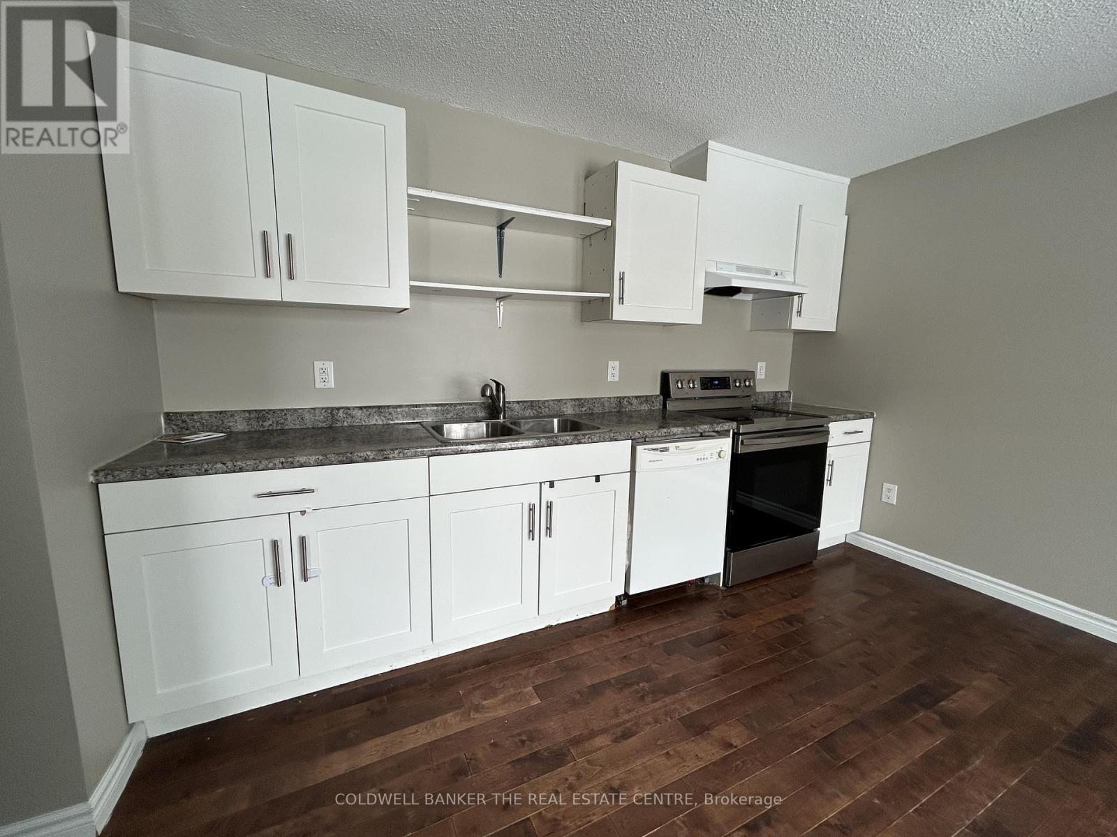 11 Chaucer Crescent, Barrie, Ontario  L4N 4T8 - Photo 2 - S12539400