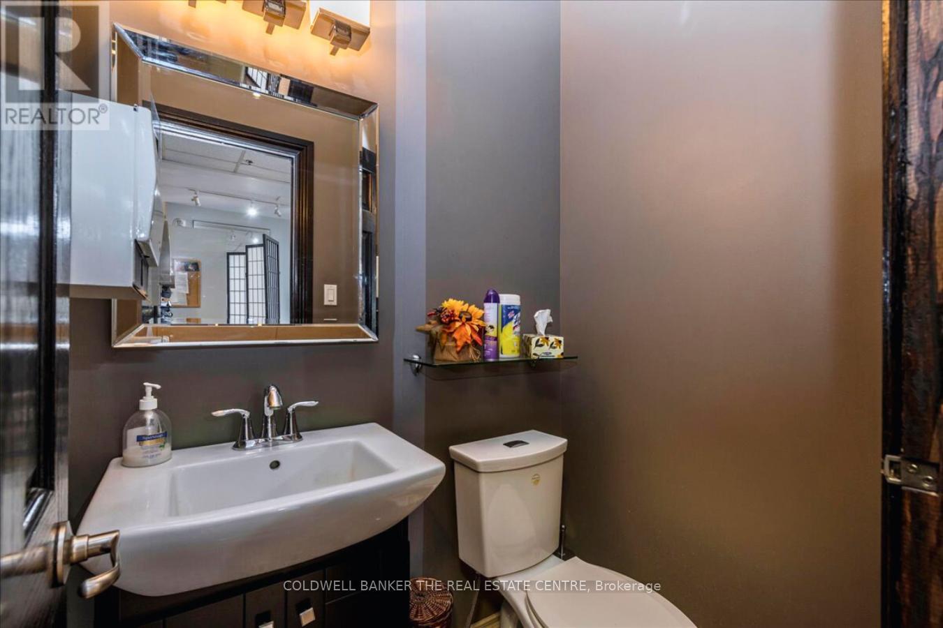 200 - 50 Dunlop Street E, Barrie (City Centre), Ontario  L4M 6J9 - Photo 10 - S12483605