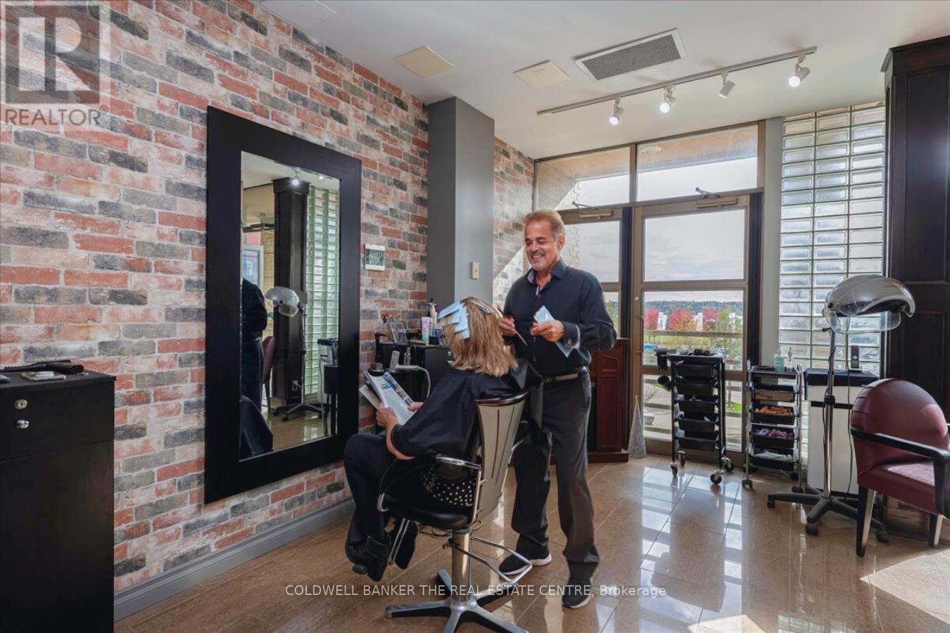 200 - 50 Dunlop Street E, Barrie (City Centre), Ontario  L4M 6J9 - Photo 4 - S12483605