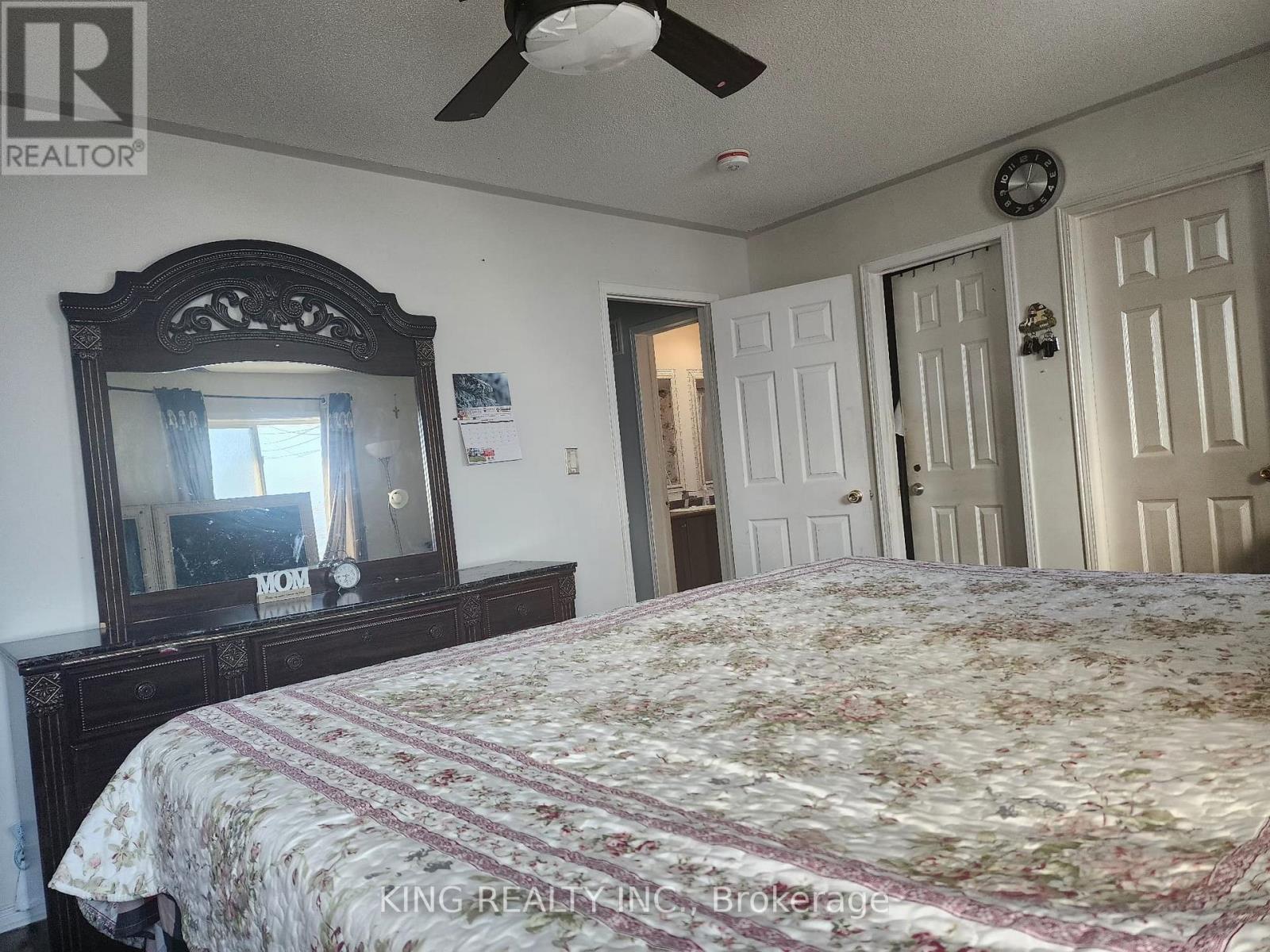 12 Travis Crescent, Brampton, Ontario  L7A 3J3 - Photo 11 - W12566674