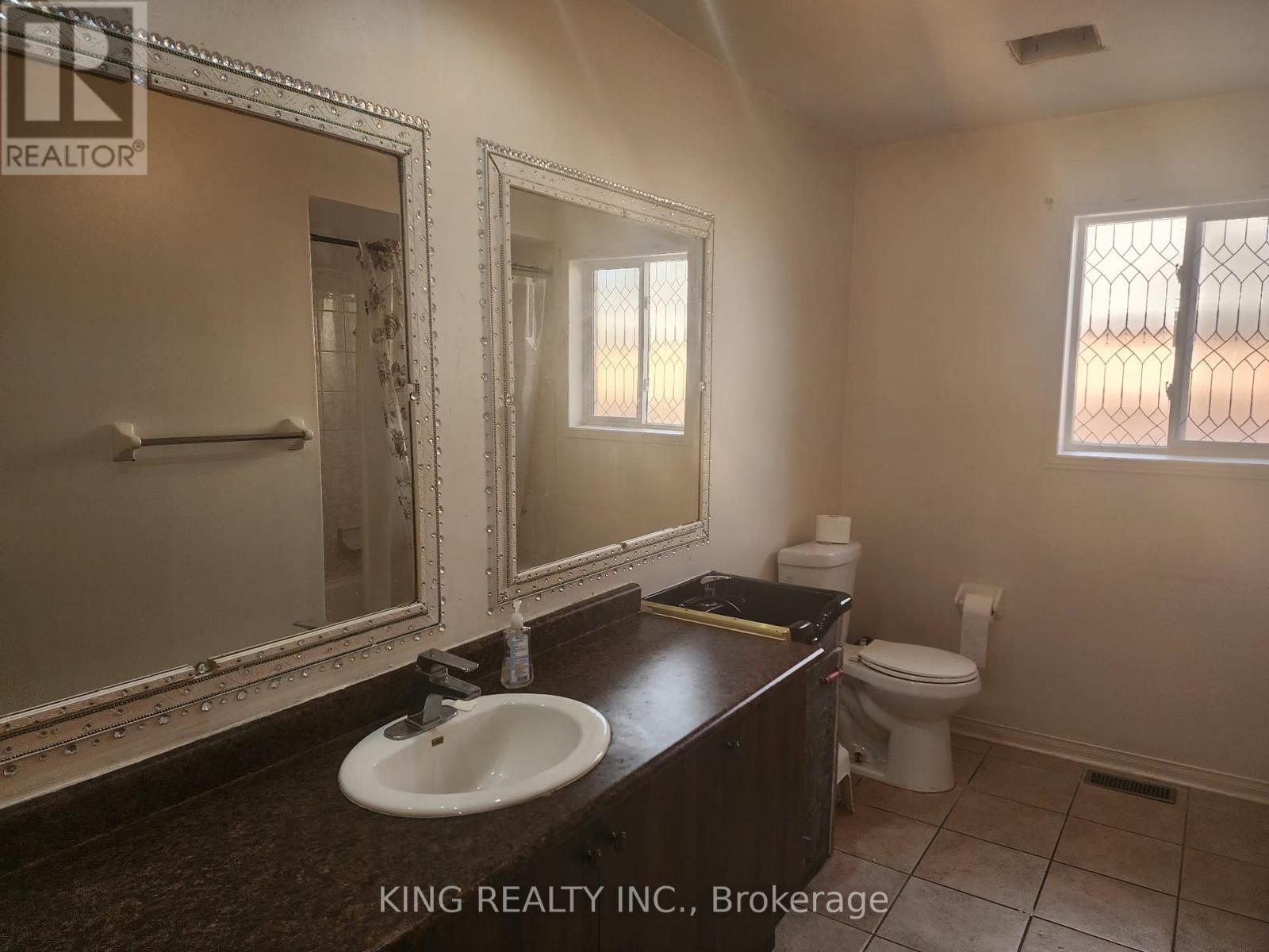 12 Travis Crescent, Brampton, Ontario  L7A 3J3 - Photo 17 - W12566674