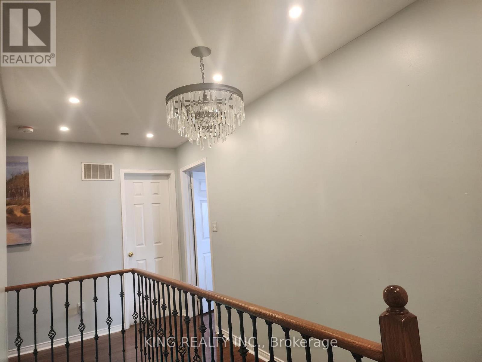 12 Travis Crescent, Brampton, Ontario  L7A 3J3 - Photo 13 - W12566674