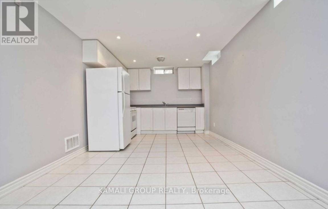 Bsmt - 175 Estate Garden Drive, Richmond Hill, Ontario  L4E 3X9 - Photo 4 - N12573402