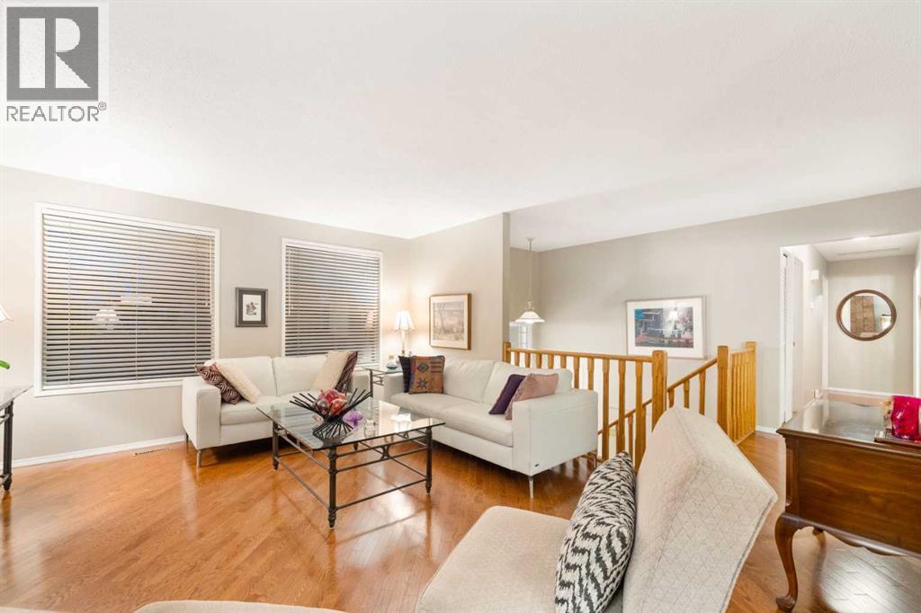 48 Thornwood Close Nw, Calgary, Alberta  T2K 5K3 - Photo 12 - A2262334