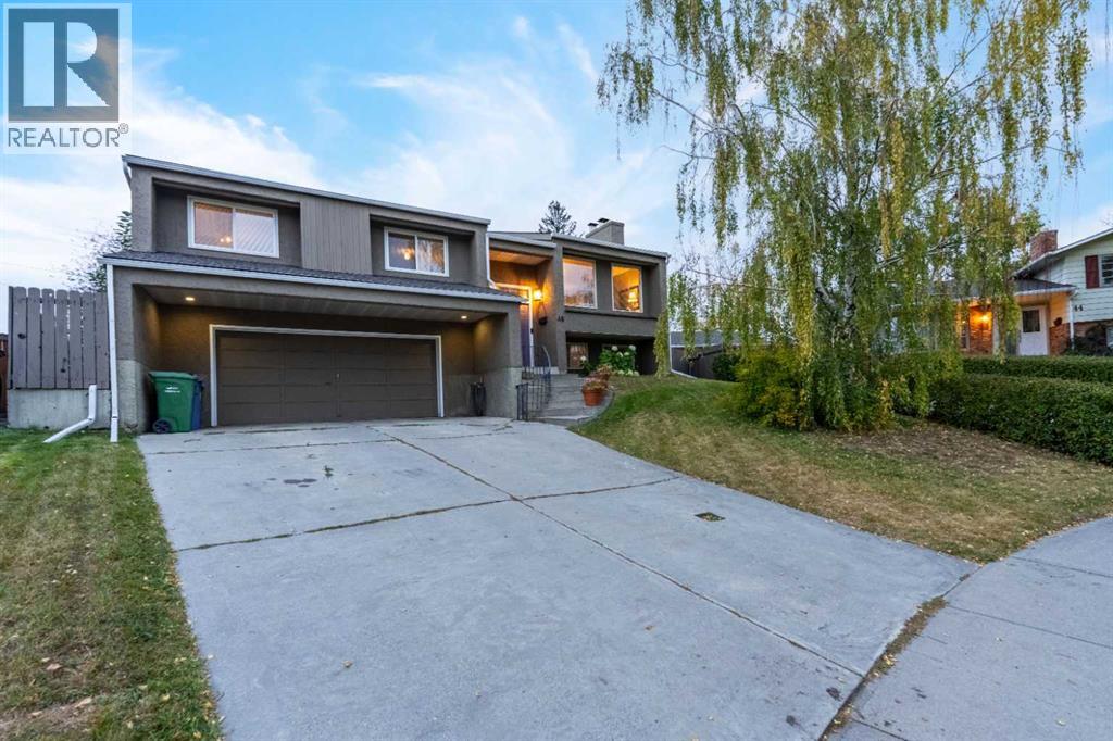 48 Thornwood Close Nw, Calgary, Alberta  T2K 5K3 - Photo 2 - A2262334