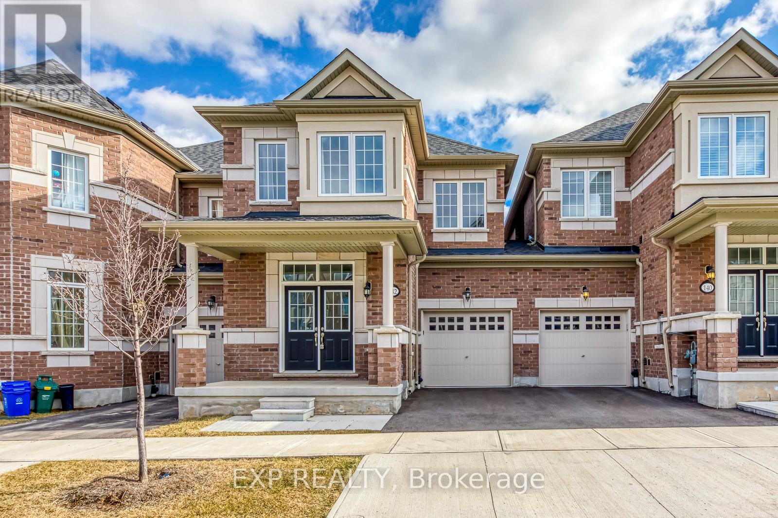 142 Toucan Trail, Oakville, Ontario  L6H 0Y2 - Photo 2 - W12531002