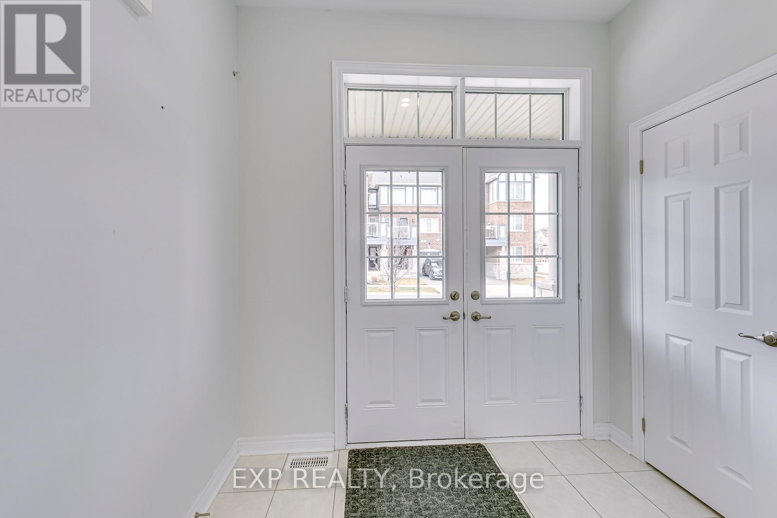 142 Toucan Trail, Oakville, Ontario  L6H 0Y2 - Photo 5 - W12531002