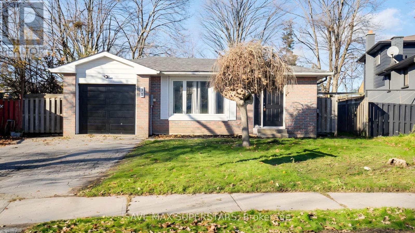 71 COLLEGE CRESCENT, Barrie, Ontario