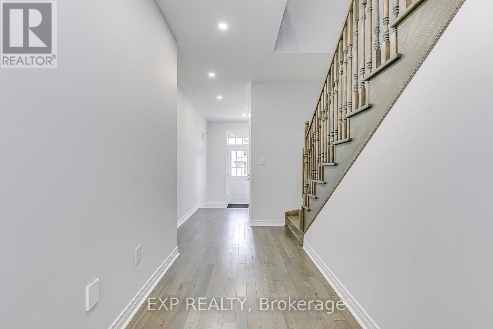 142 Toucan Trail, Oakville, Ontario  L6H 0Y2 - Photo 6 - W12531002