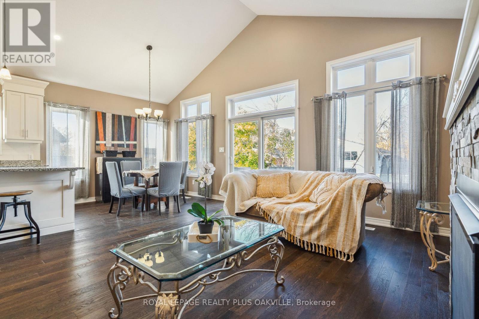 71 Locheed Drive, Hamilton, Ontario  L8T 4L5 - Photo 5 - X12573432