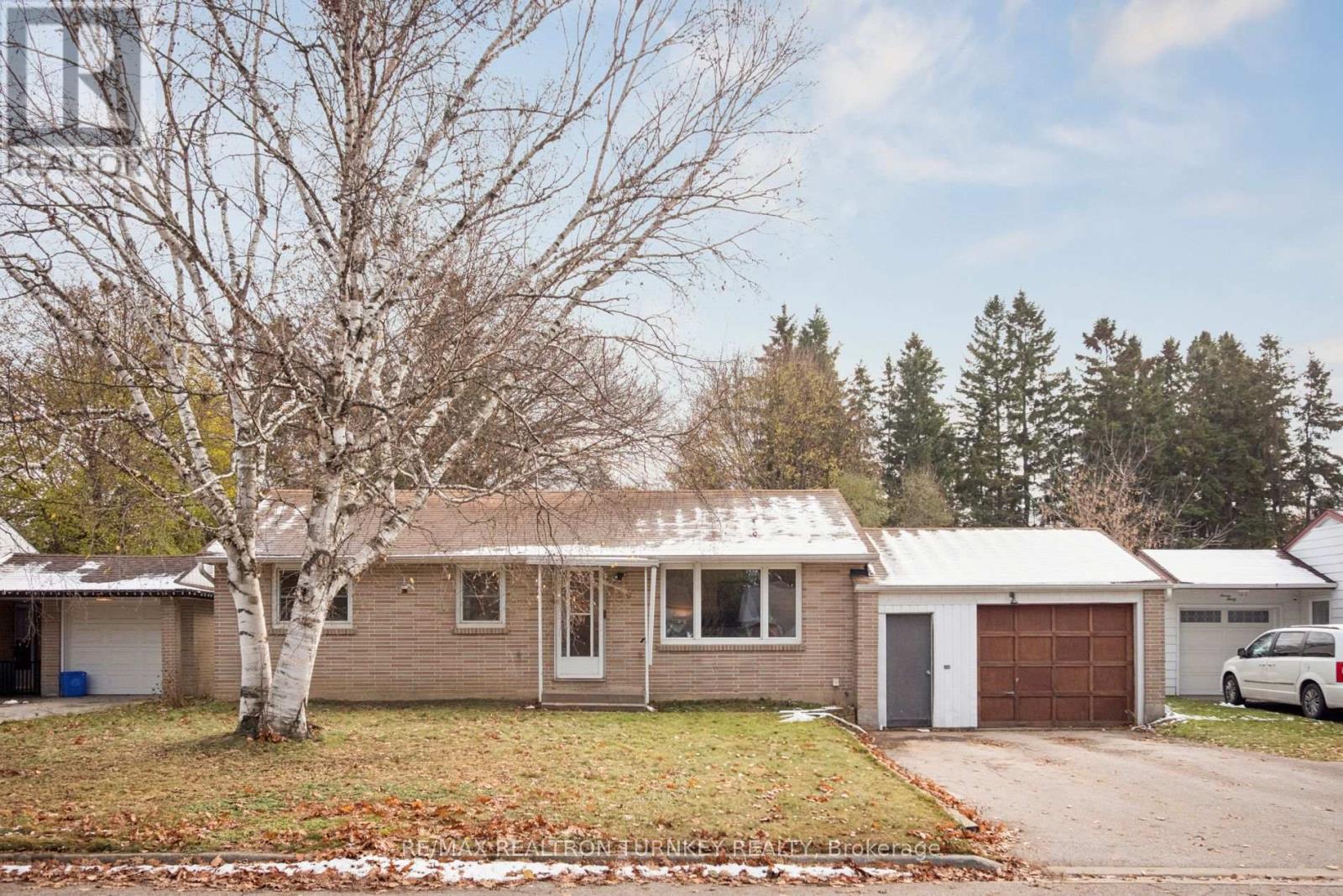 736 GRACE STREET, Newmarket, Ontario