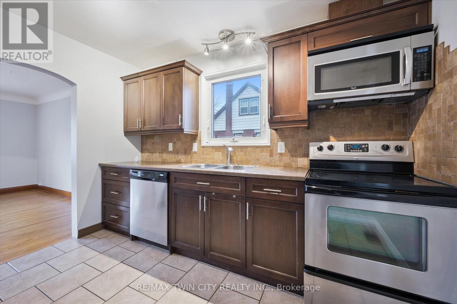 Main - 29 Scrimger Avenue, Cambridge, Ontario N1R 4V7 - Photo 11 - X12351714