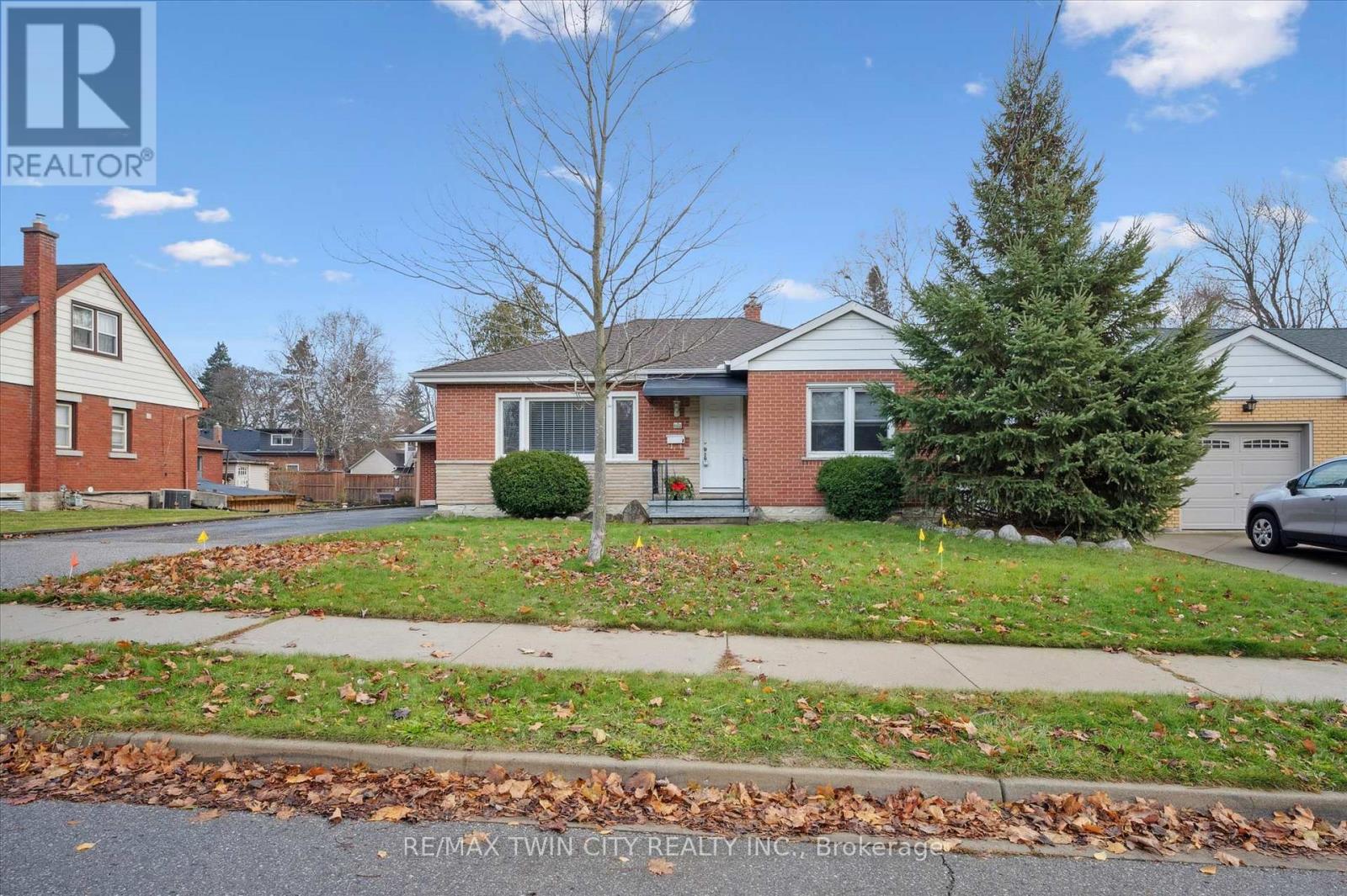 Main - 29 Scrimger Avenue, Cambridge, Ontario N1R 4V7 - Photo 4 - X12351714