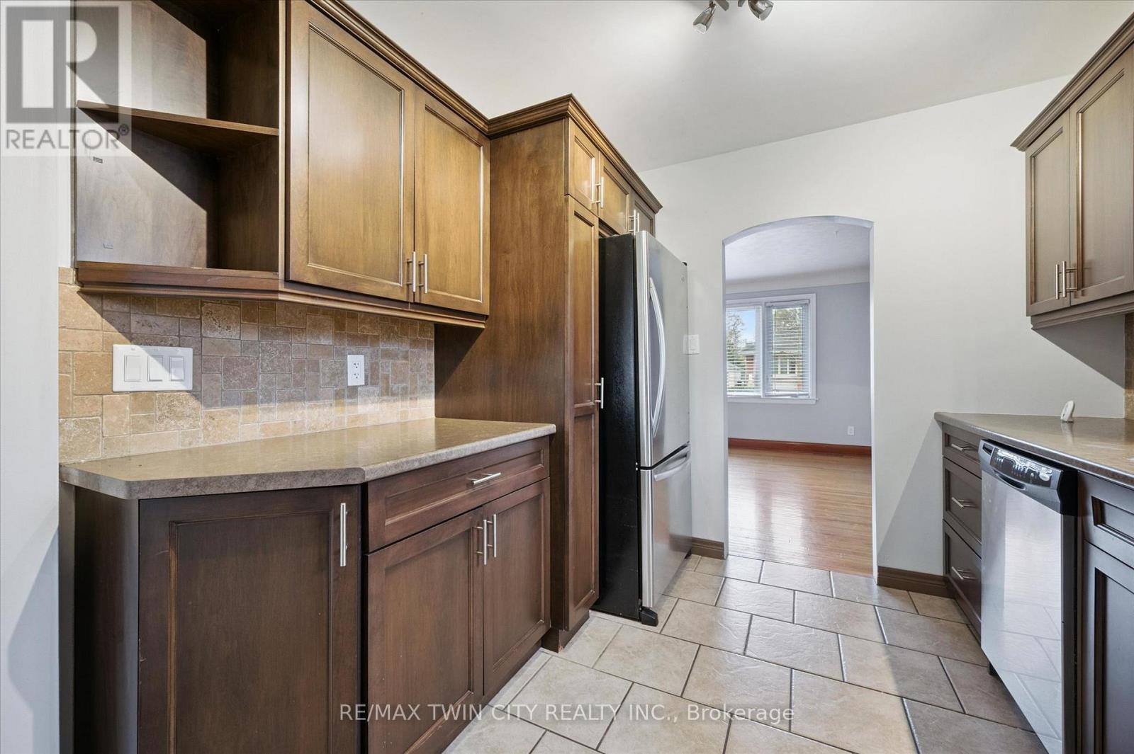 Main - 29 Scrimger Avenue, Cambridge, Ontario N1R 4V7 - Photo 12 - X12351714