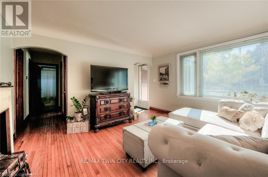 Main - 29 Scrimger Avenue, Cambridge, Ontario N1R 4V7 - Photo 5 - X12351714