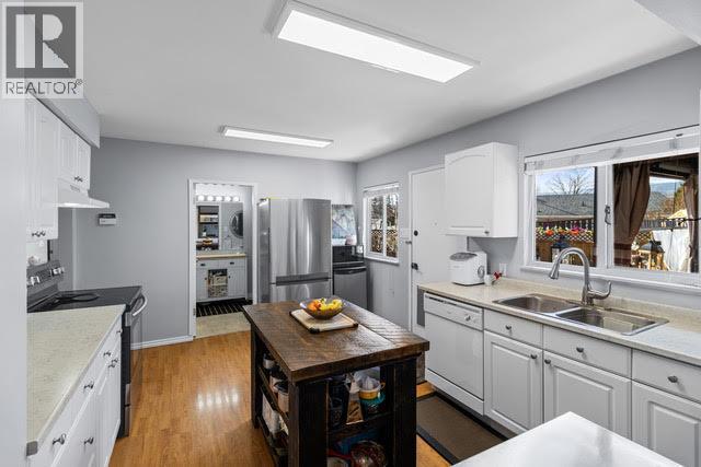 601 REGINA Avenue Kamloops Photo 2 601 REGINA Avenue Kamloops Photo 2