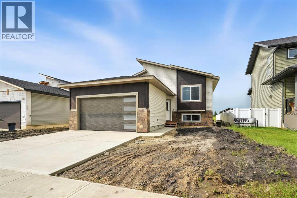 62 Metcalf Way, Lacombe, Alberta  T4L 0J9 - Photo 2 - A2264708