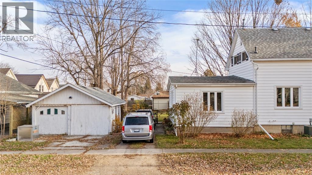 120 Hiram Street, Wallaceburg, Ontario  N8A 2R7 - Photo 6 - 25029460