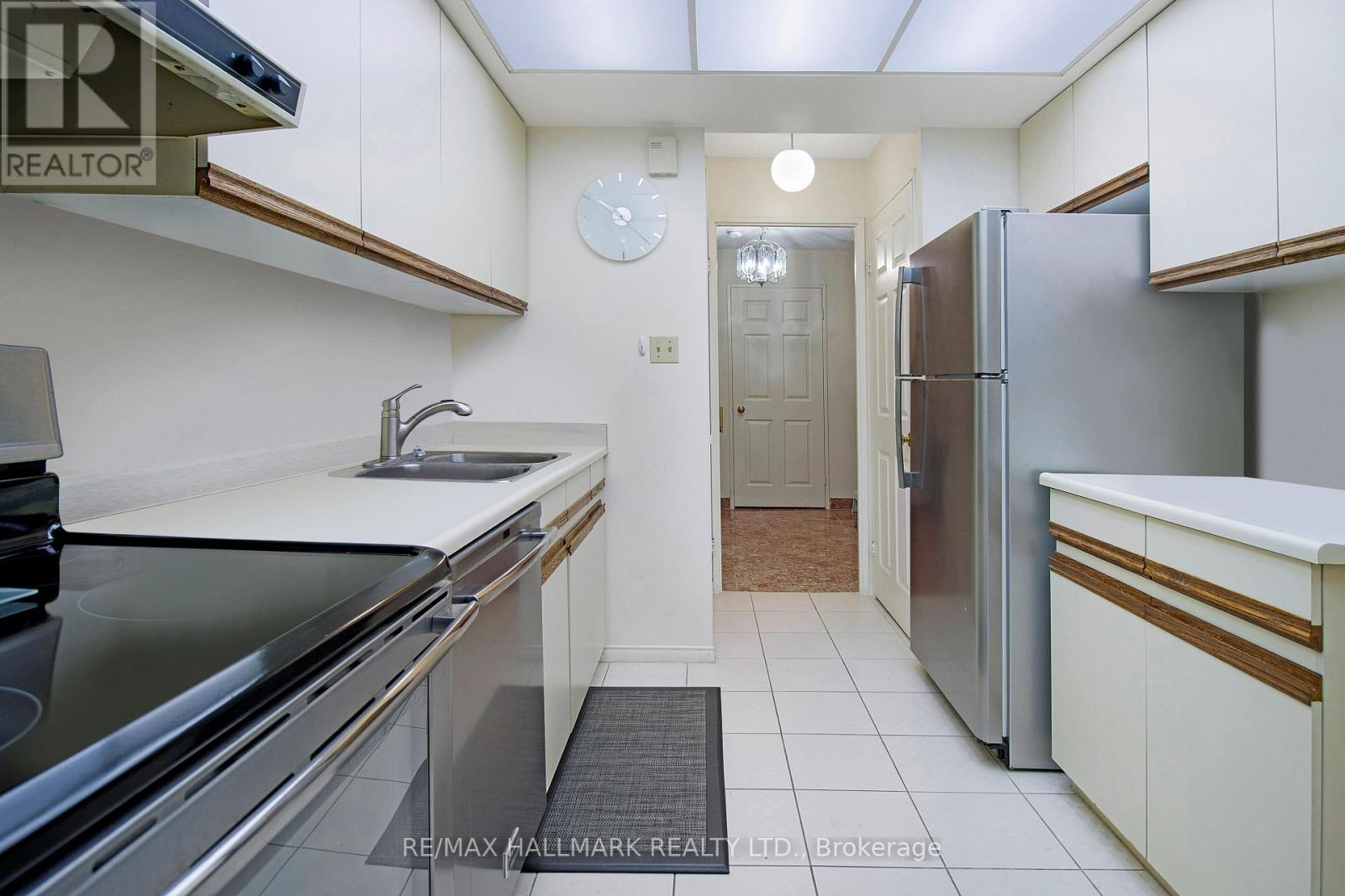 307 - 211 St Patrick Street, Toronto, Ontario  M5T 2Y9 - Photo 3 - C12573460