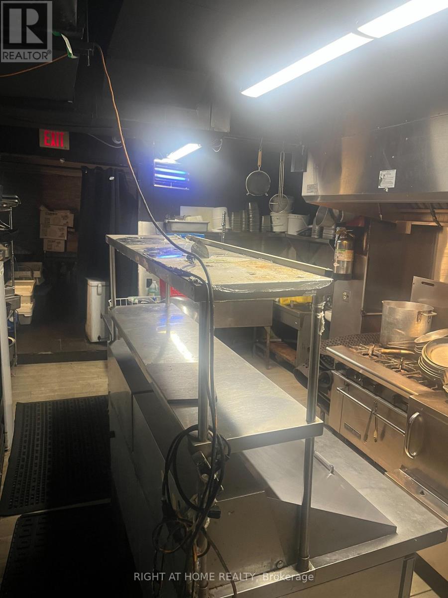 648 College Street, Toronto, Ontario  M6G 1B8 - Photo 3 - C12573494