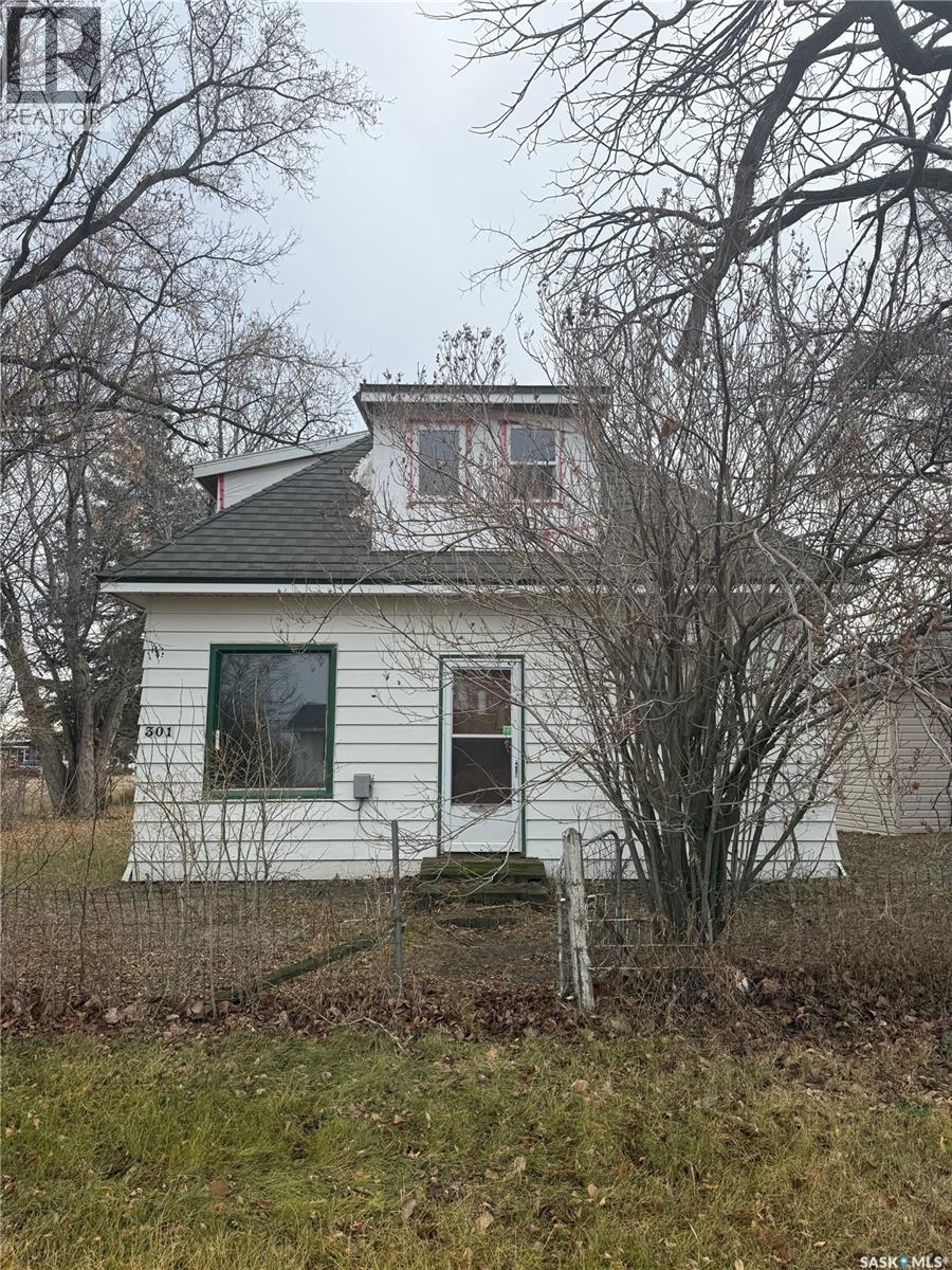 301 2nd Street, Craik, Saskatchewan  S0G 0V0 - Photo 1 - SK024625