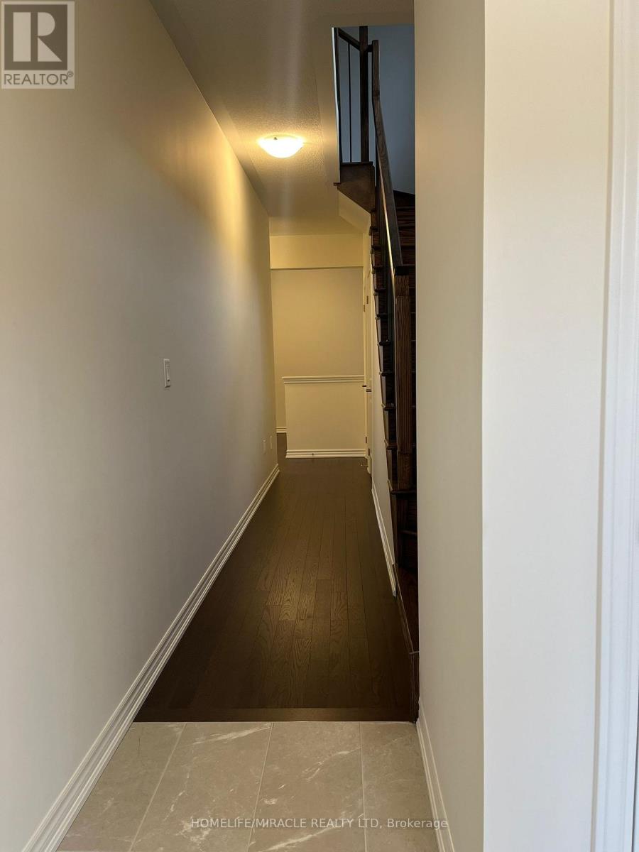 24 Phoenix Boulevard, Barrie, Ontario  L9J 0P6 - Photo 2 - S12573084