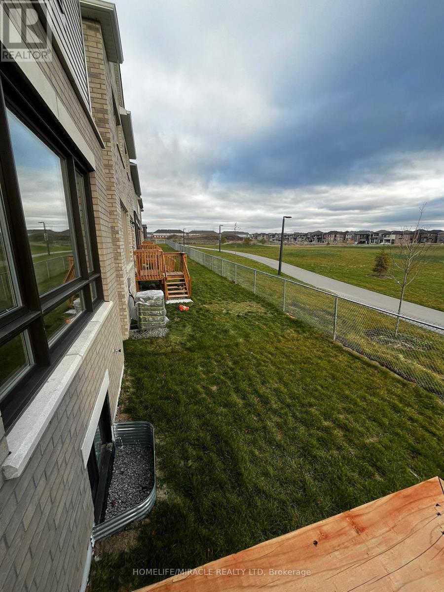 24 Phoenix Boulevard, Barrie, Ontario  L9J 0P6 - Photo 14 - S12573084