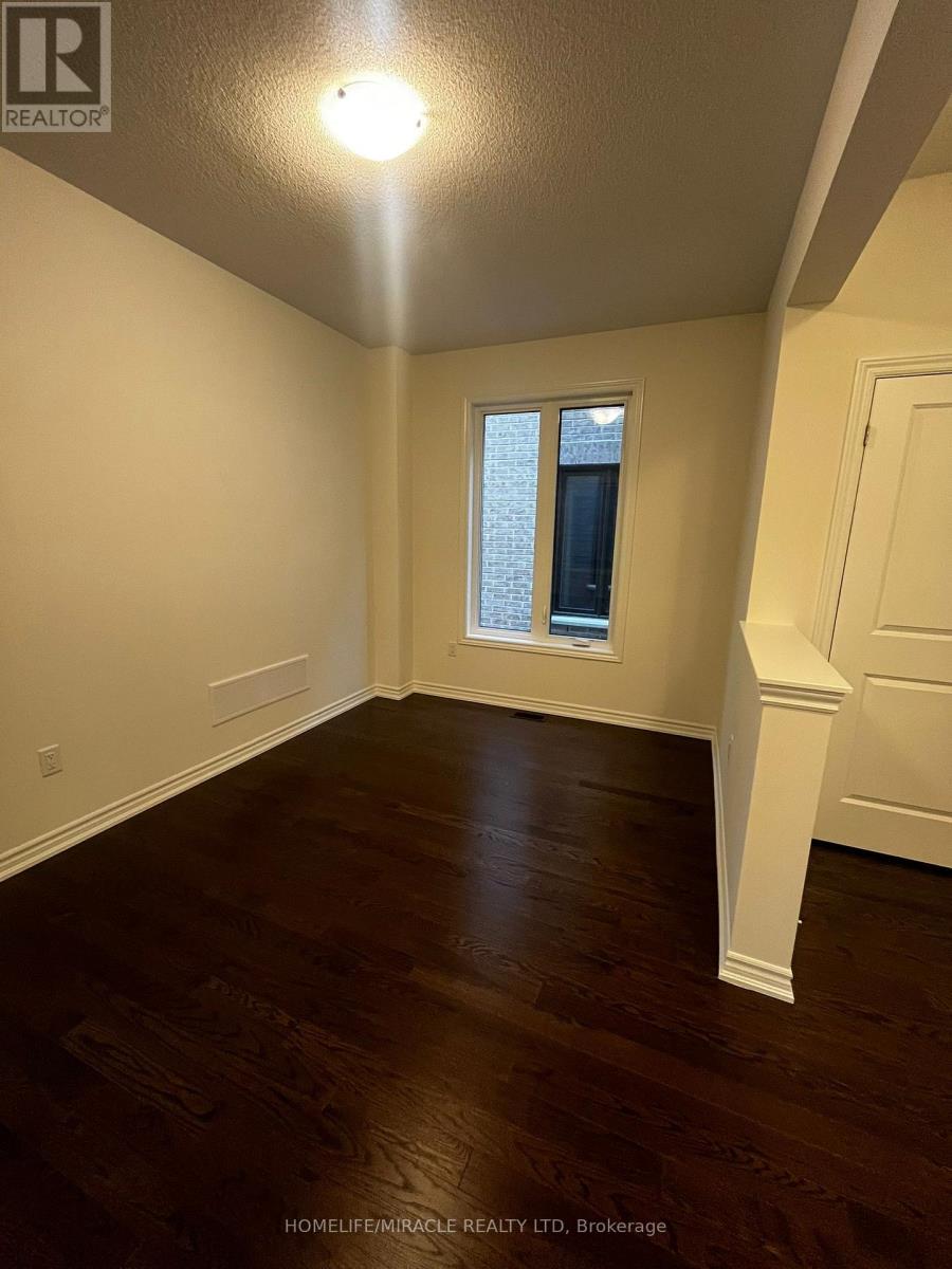 24 Phoenix Boulevard, Barrie, Ontario  L9J 0P6 - Photo 5 - S12573084