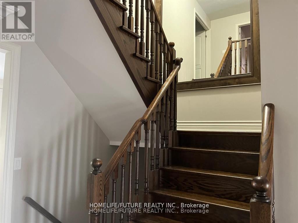 253 Harold Avenue, Whitchurch-Stouffville, Ontario  L4A 1C1 - Photo 2 - N12573500