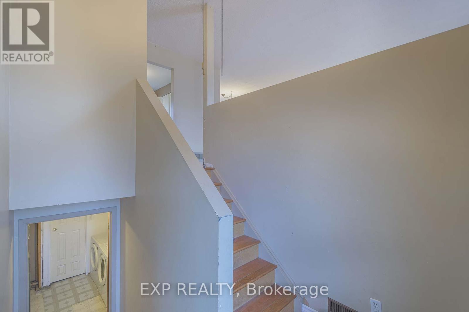 310 Crawford Street, Barrie, Ontario  L4N 3W8 - Photo 19 - S12573470