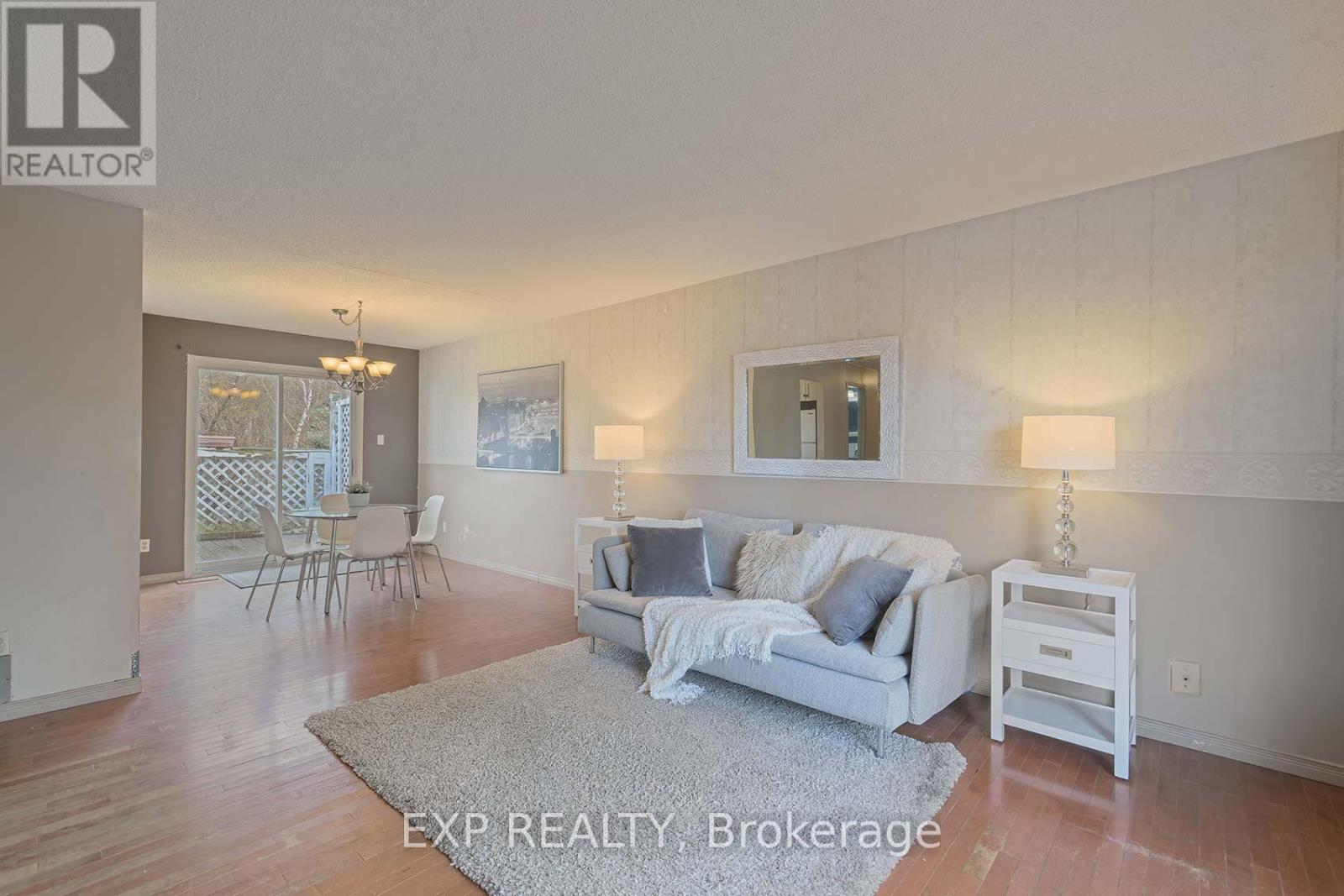 310 Crawford Street, Barrie, Ontario  L4N 3W8 - Photo 3 - S12573470