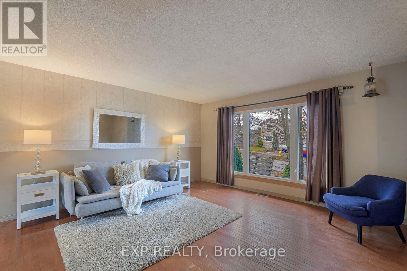 310 Crawford Street, Barrie, Ontario  L4N 3W8 - Photo 4 - S12573470