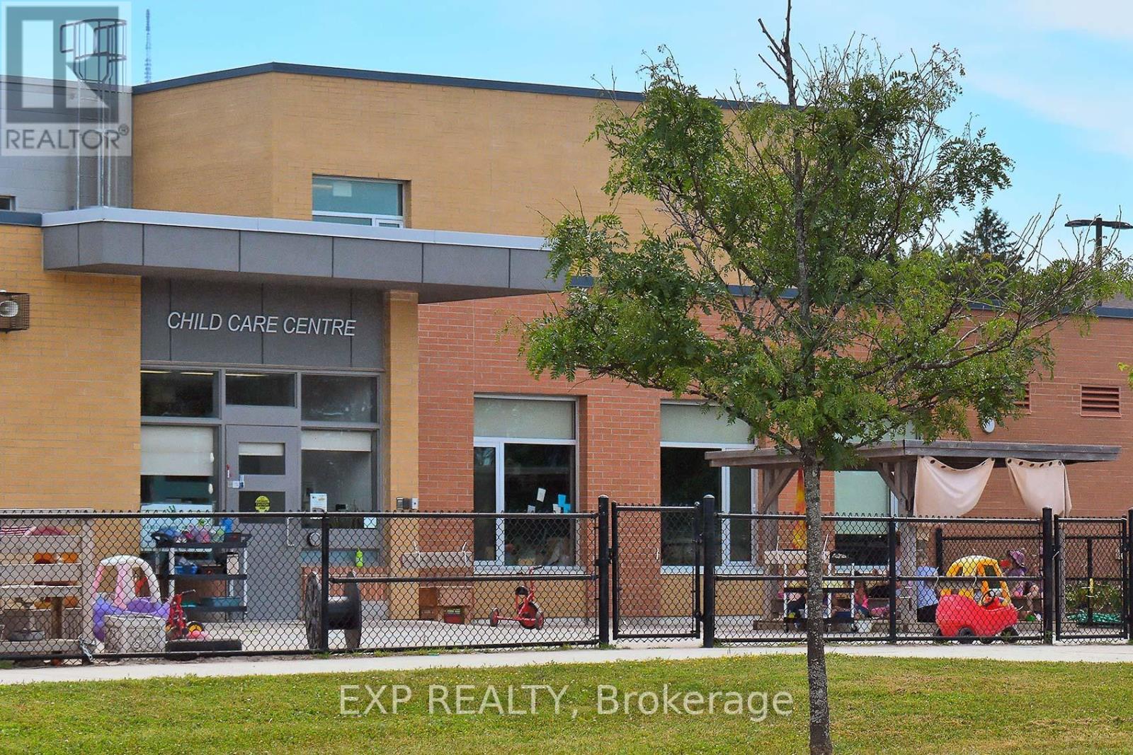 310 Crawford Street, Barrie, Ontario  L4N 3W8 - Photo 46 - S12573470