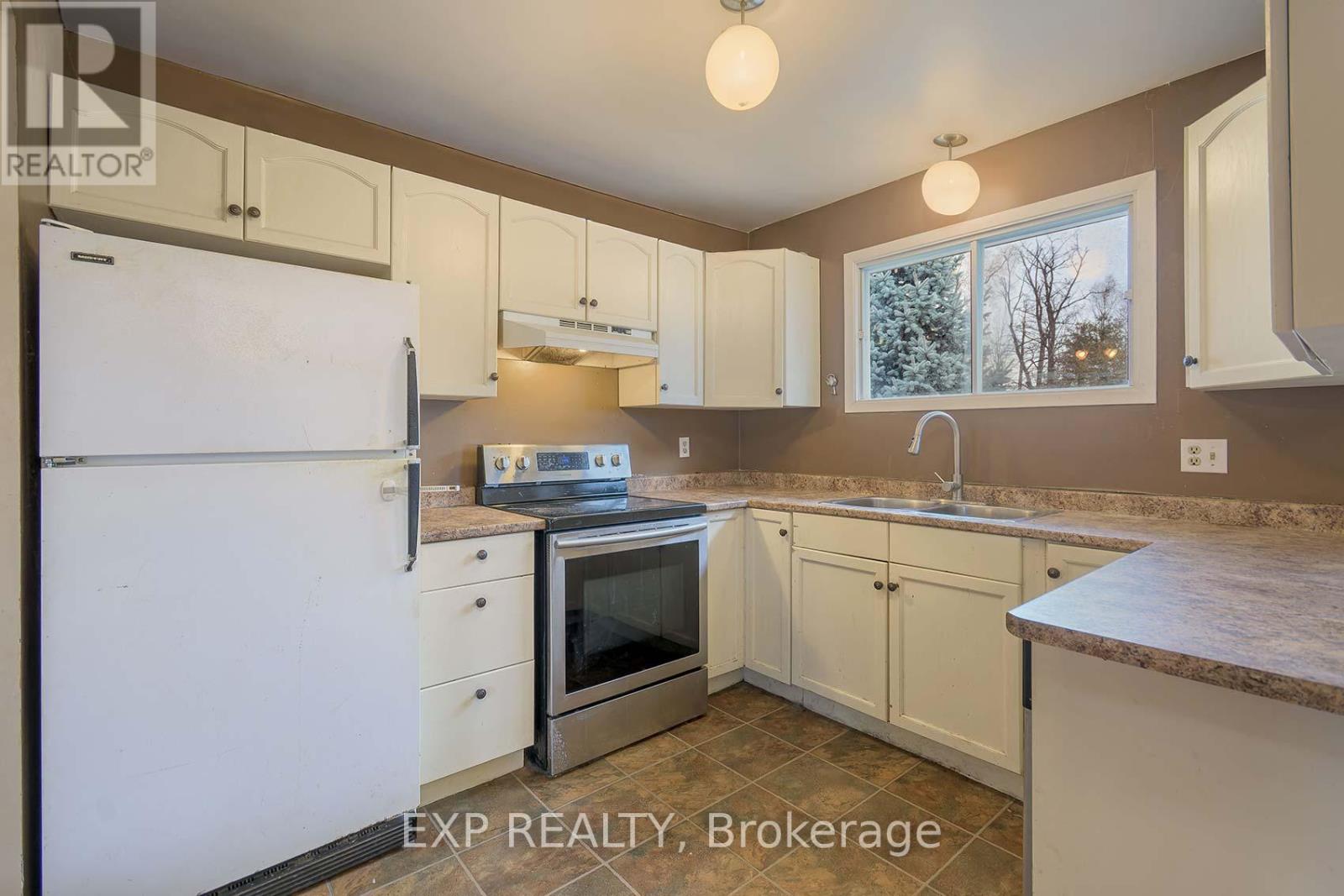 310 Crawford Street, Barrie, Ontario  L4N 3W8 - Photo 6 - S12573470