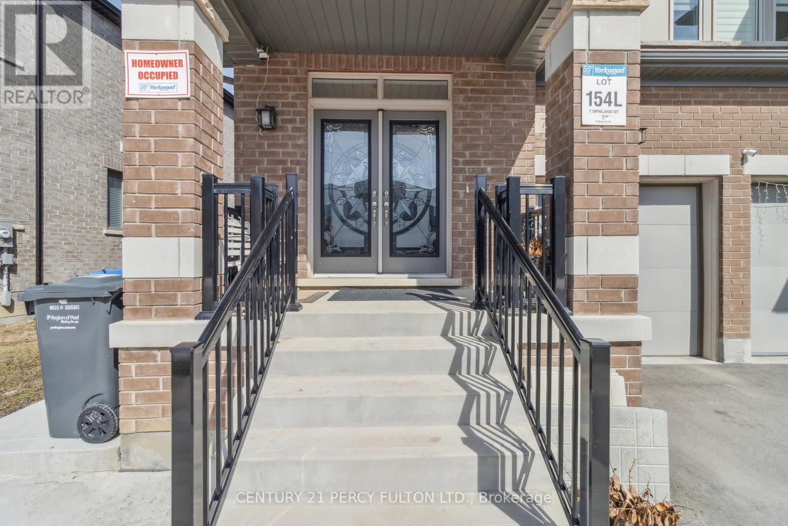 7 Spinland Street, Caledon, Ontario  L7C 4K4 - Photo 4 - W12573482