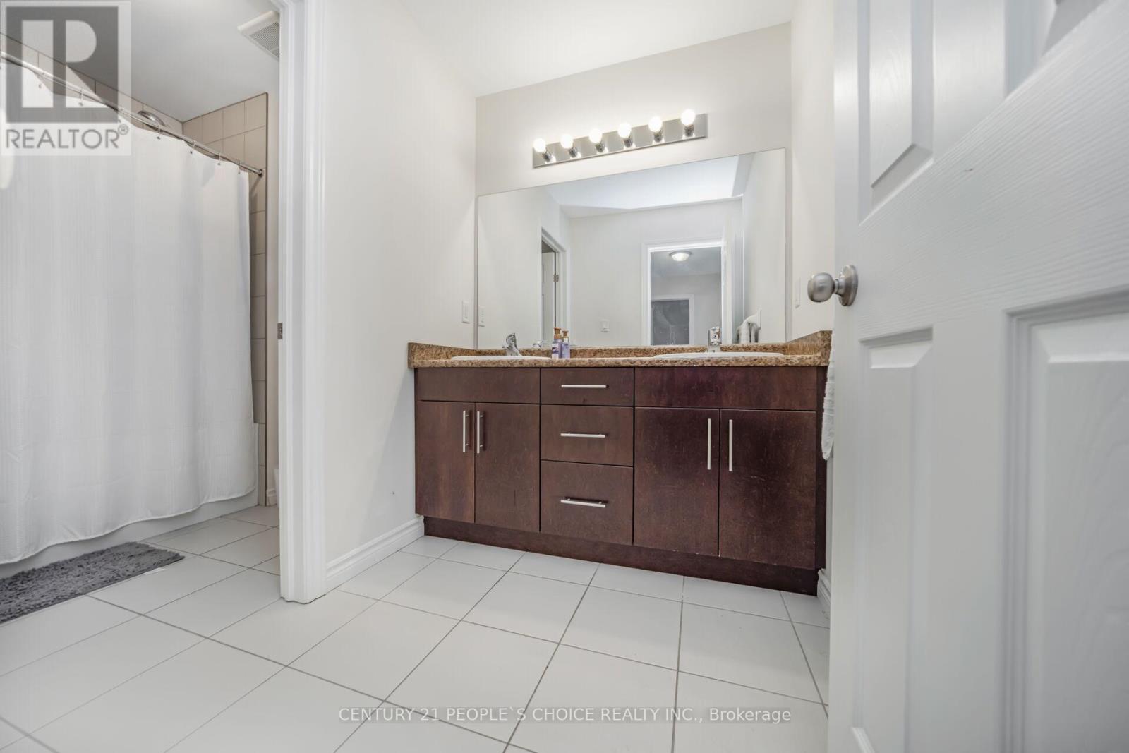 131 Steeplechase Way, Waterloo, Ontario  N2K 0E7 - Photo 11 - X12573466