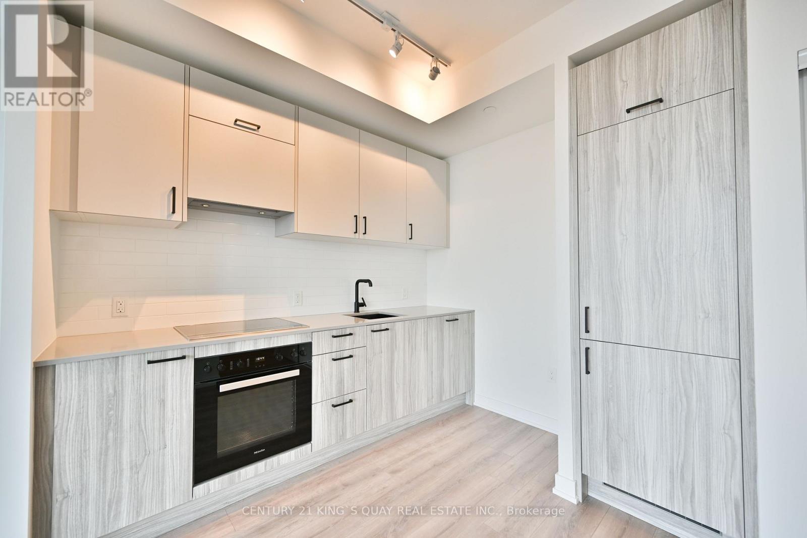 1018 - 1 Quarrington Lane, Toronto, Ontario  M3C 0S4 - Photo 5 - C12572950