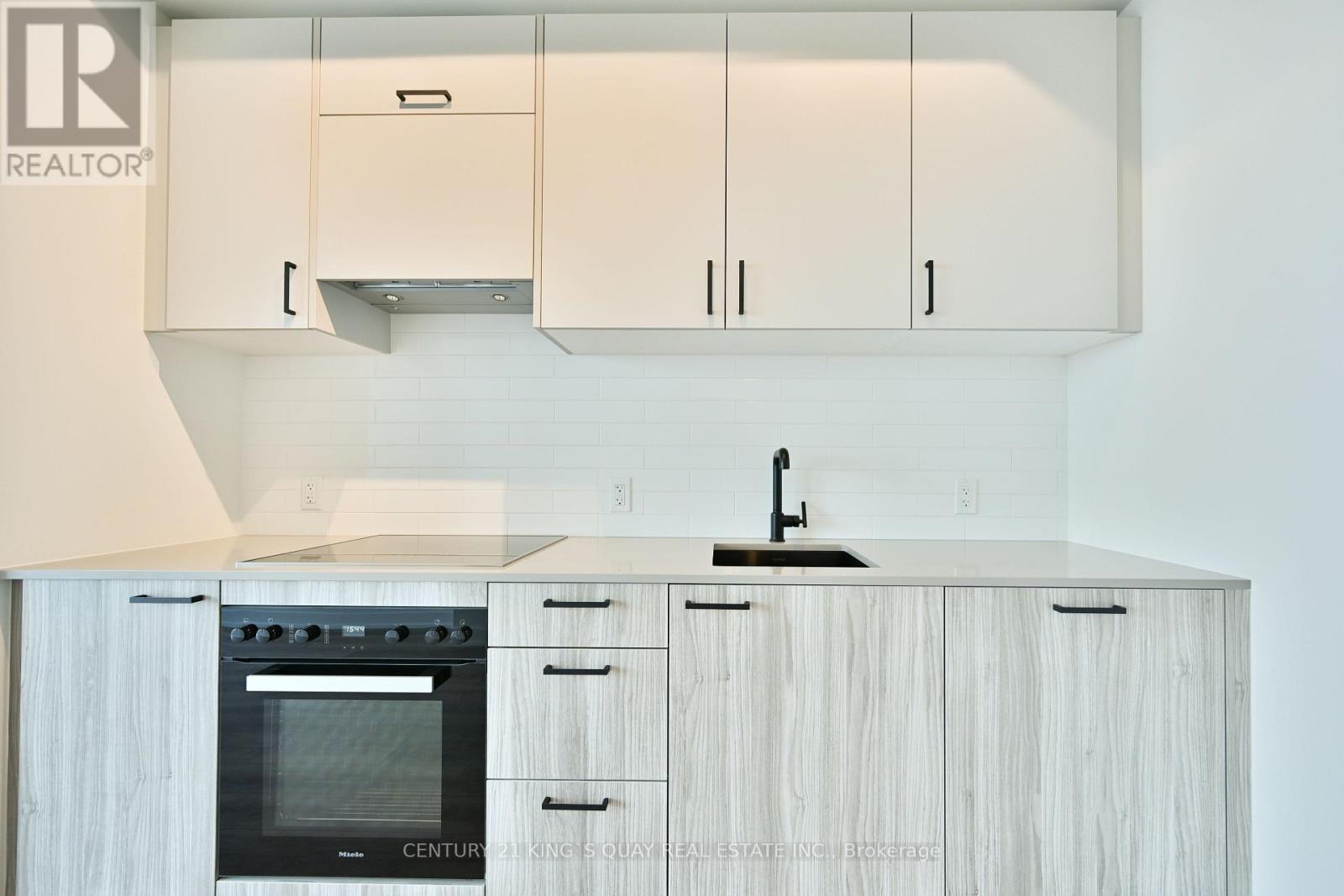 1018 - 1 Quarrington Lane, Toronto, Ontario  M3C 0S4 - Photo 6 - C12572950