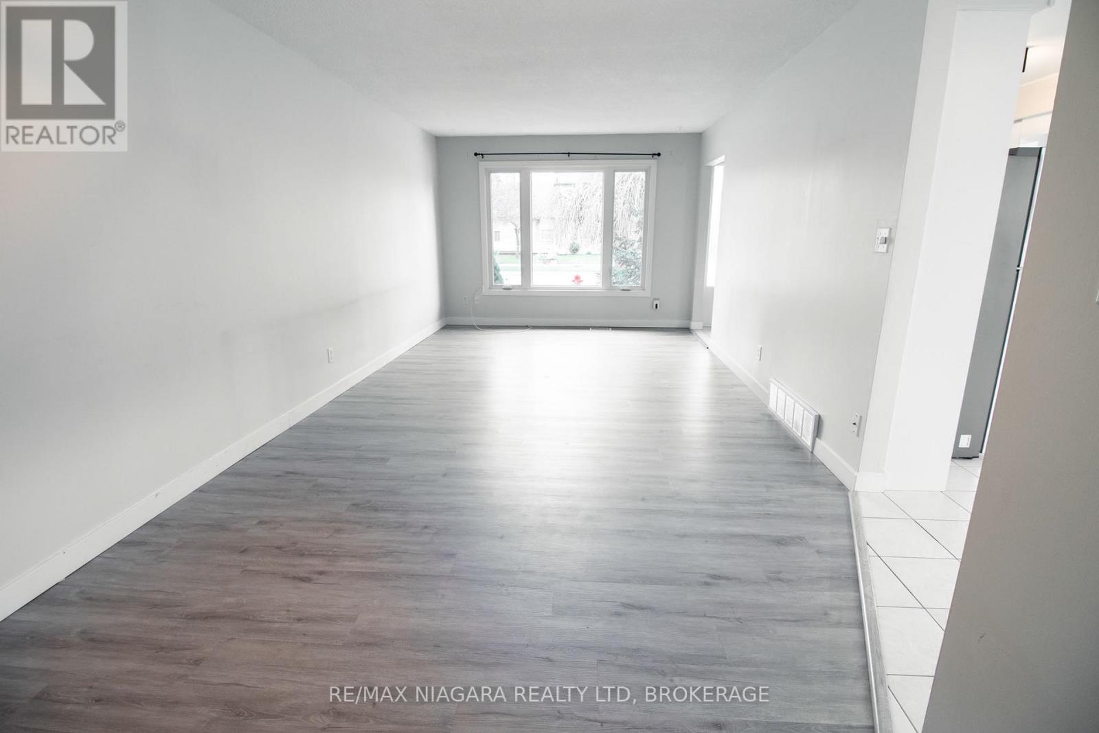 100 Terrace Avenue, Welland, Ontario  L3C 2C4 - Photo 3 - X12573514