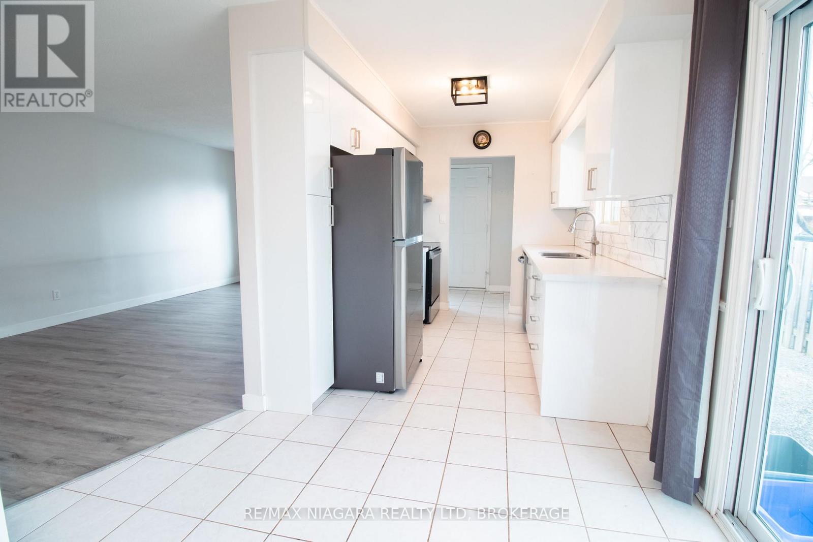 100 Terrace Avenue, Welland, Ontario  L3C 2C4 - Photo 7 - X12573514