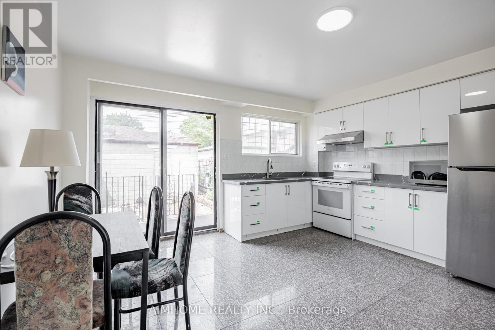 2B - 144 WOLSELEY STREET, Toronto, Ontario