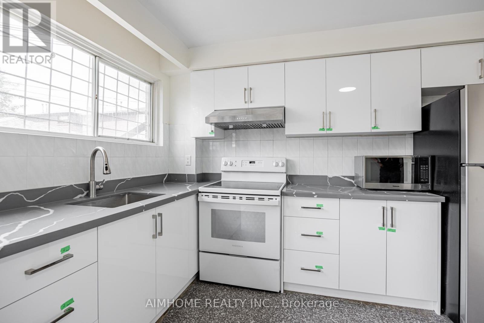 2b - 144 Wolseley Street, Toronto, Ontario  M6J 3R4 - Photo 2 - C12573538