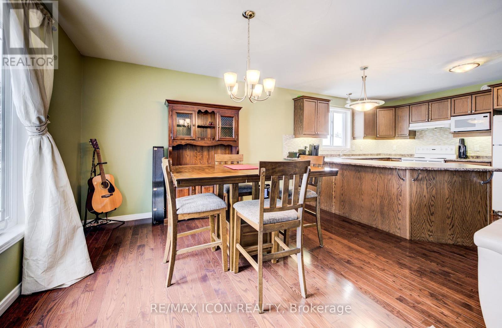 460 King Street E, Wellington North, Ontario N0G 2L2 - Photo 11 - X12558426