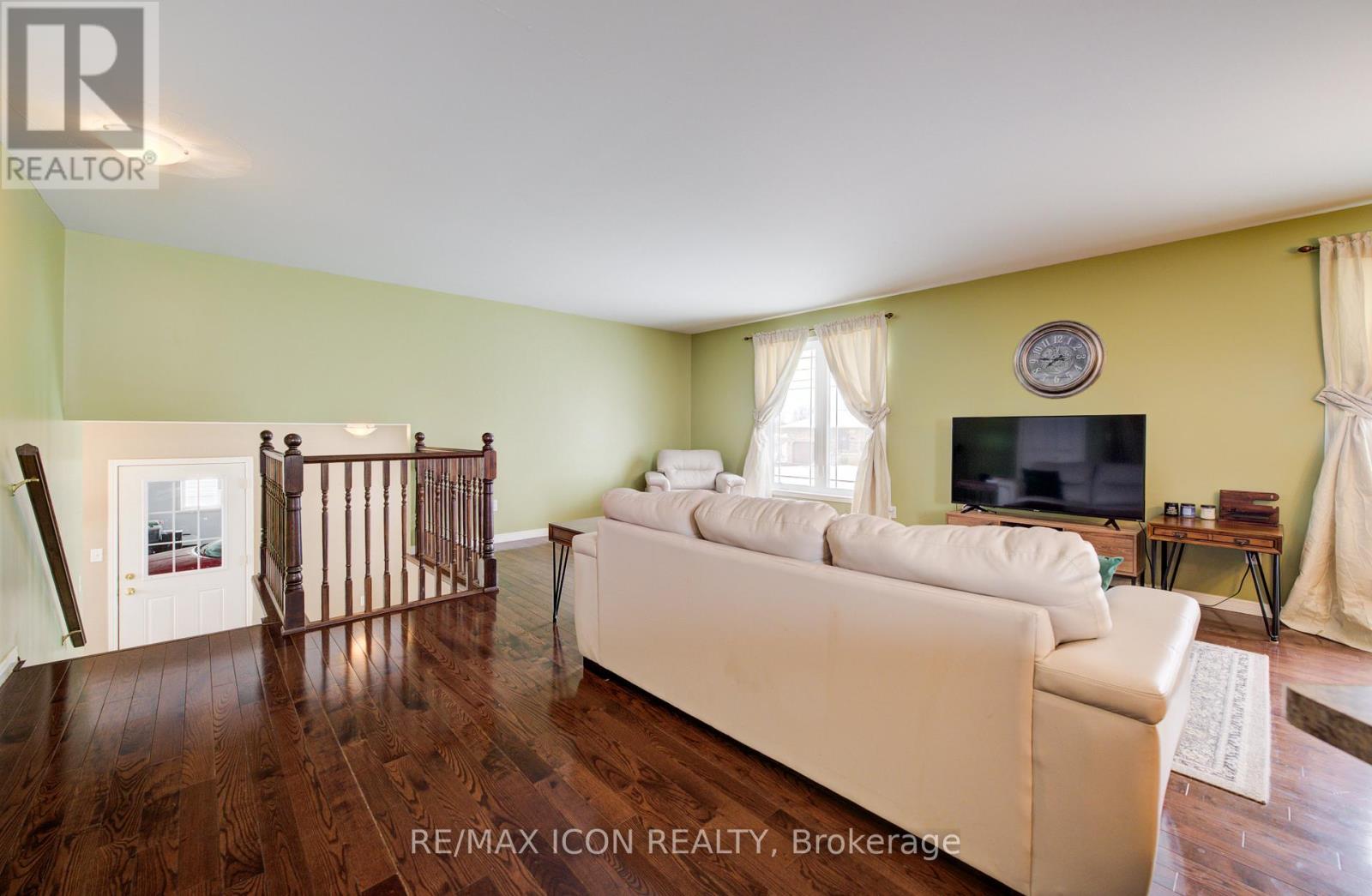 460 King Street E, Wellington North, Ontario N0G 2L2 - Photo 17 - X12558426