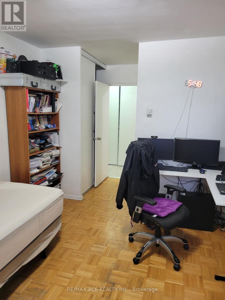 2011 - 5 Massey Square, Toronto, Ontario  M4C 5L6 - Photo 10 - E12573532